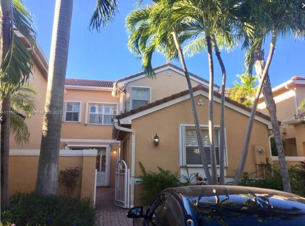 $529,000 / 3br - 1600ft2 - 3B/3B Only 1 Mile from the Beach (Hollywood)63906441448067121