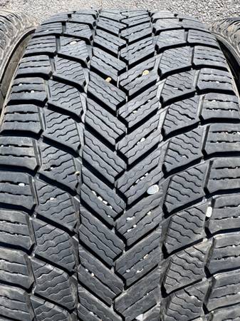 4 235/45/19 Michelin X-Ice Snow  Tires 1