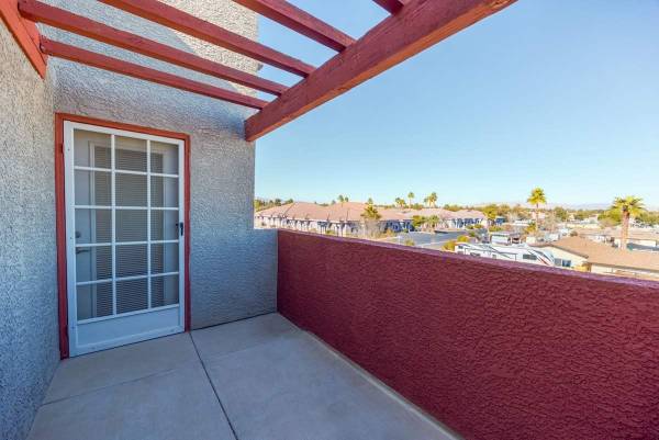 $1,012 / 1hab - 685ft2 - Listo para cable, Patio/Balcón, Casa club (5950 S Pecos Rd, Las Vegas, NV)63859612947459123