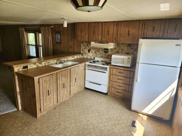 $18,900 / 2br - 2BR 2BA home with new carpet and newer furnace (Wautoma)64163324856193120