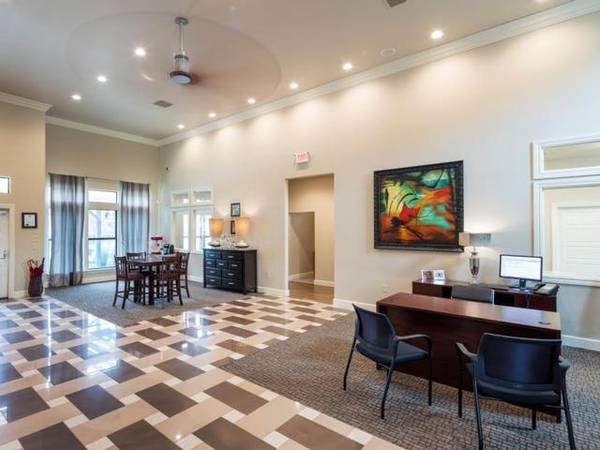 $1,370 / 2br - 1072ft2 - Energy Efficient Flat Roof, Wood burning fireplaces with custom mantle (Broken Arrow)63806171501825122