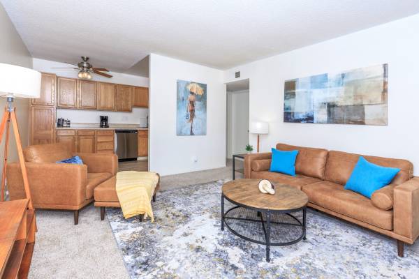 $1,025 / 1br - 750ft2 - 2 bed/ 1bath upstairs with balcony, tour today & reserve (Tucson)63674996450179121