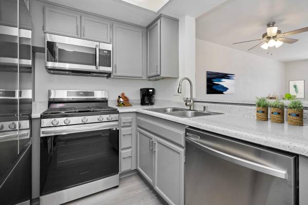 $2,249 / 1br - 652ft2 - ¡Ubicado en Los Ángeles!, 1B/1B, Casa club (930 Figuroa Terrace, Los Ángeles, CA)63912984274050123
