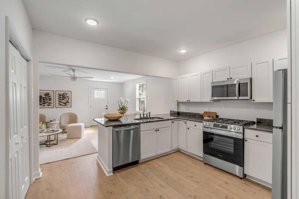$4950.00 / 4br - 1432ft2 - Charming 4 Bed, 2 Bath Unit in Wagener Terrace64016104989057124