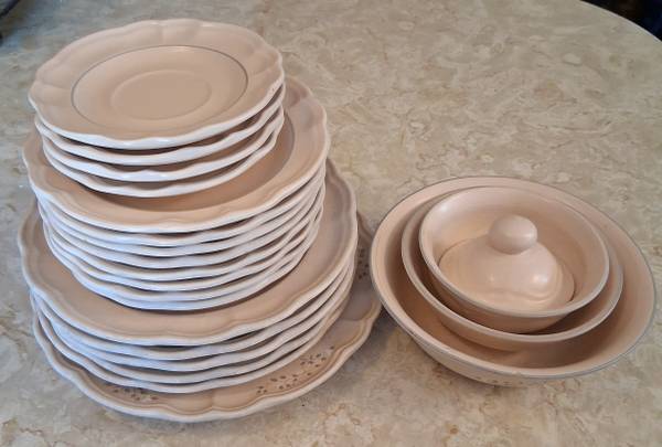 Pfaltzgraff dinner ware 1