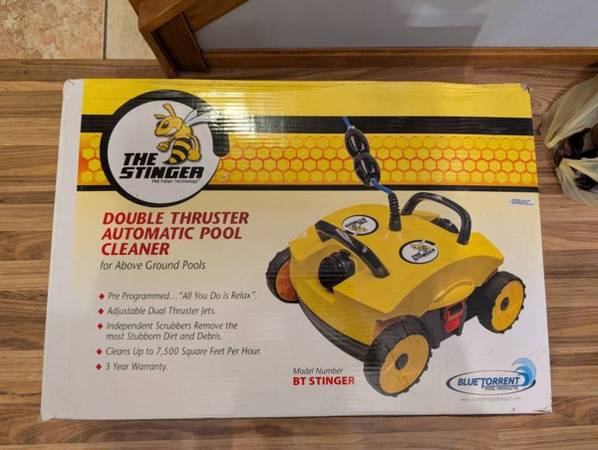 The Stinger Robotic Pool Cleaner 1