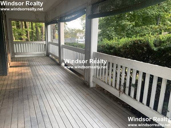 $3,200 / 3br - UNIDAD GRANDE con PORCHE FRONTAL ESTUDIO PATIO TRASERO APARCAMIENTO NOV 1 (Wellesley Hills / Newton Lower Falls)63856337507203123