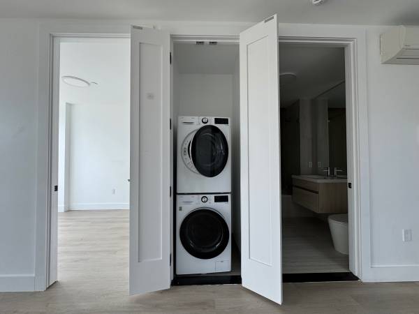 $3,200 / 1br - Bushwick - Large luxurious 1 Bedroom - In unit W/D - Gym - No fee!! (Bushwick)63788714955521124