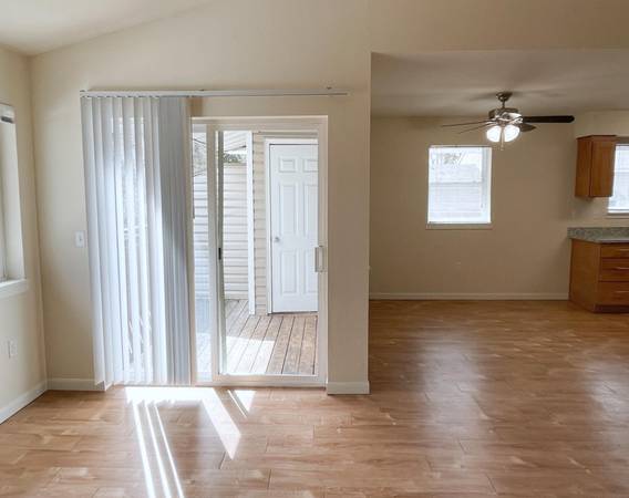 $1,649 / 2br - Washer/Dryer in Every Home & Public Transport Out Front - 2B in Aloha (Beaverton / Aloha)63914741118722121