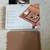 Wireless charging accessory tray Catch:3 Courant 1 thumbnail