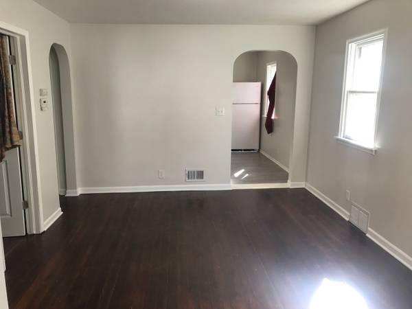$1,050 / 2br - 880ft2 - 🏡 COZY & UPDATED 2BR/1BA HOUSE FOR RENT 🏡 (Omaha, NE)63968760406275124
