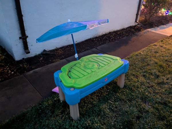 Child sand toy platform 1