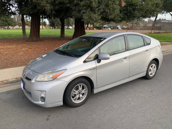 2011 PRIUS EN BUEN ESTADO 142K MILLAS TÍTULO LIMPIO - $6,200 (santa cruz)63617844405121120