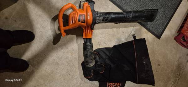 Black+Decker Soplador, Aspiradora y Trituradora 3 en 1 - $50 (East Bridgewater)63471346415363121