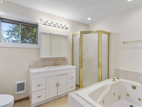 $699,900 / 4br - 2848ft2 - Historic Lincoln Home! 4-5 Bed, Hardwood Floors, Jetted Tub, Hot Tub (Vancouver)64297997579138124