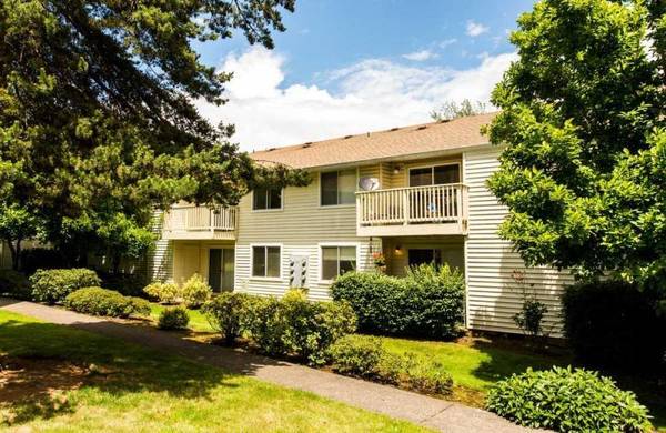 $1,565 / 2br - 986ft2 - Private Patio, Refreshing Swimming Pool, Dishwasher (North Central Gresham)63672671000707121