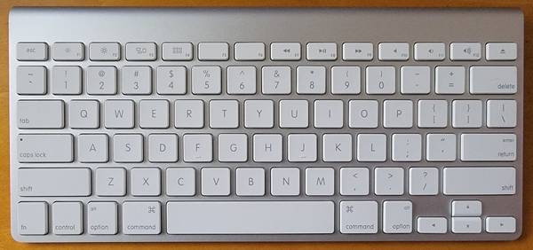 Apple A1314 Wireless Keyboard 1