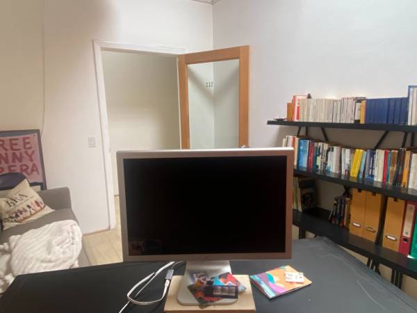 $695 / 200ft2 - Charming Interior Brick, Bright Sky Light (Santa Monica)63840114462465122