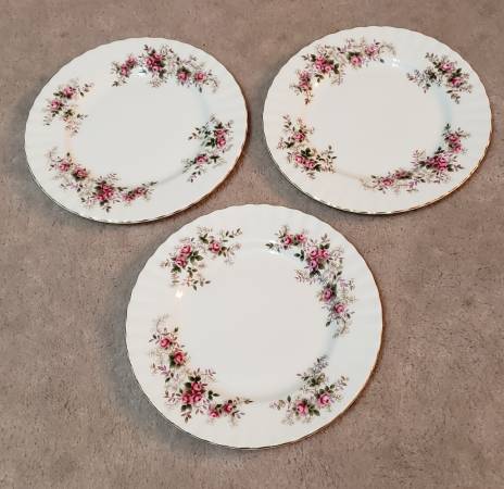 3 Royal Albert Lavender Rose China Bread & Butter Plates - 6 1/4" 1