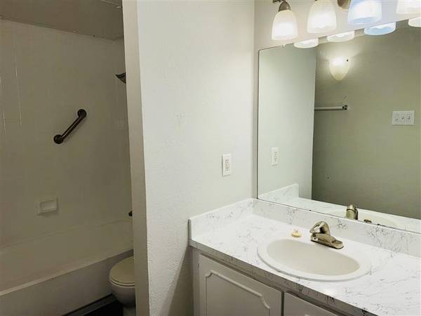 $849 / 1br - 630ft2 - Modern Comfort at a Price You’ll Love! (1400 Shady Ln, Bedford, TX)63936352540802121
