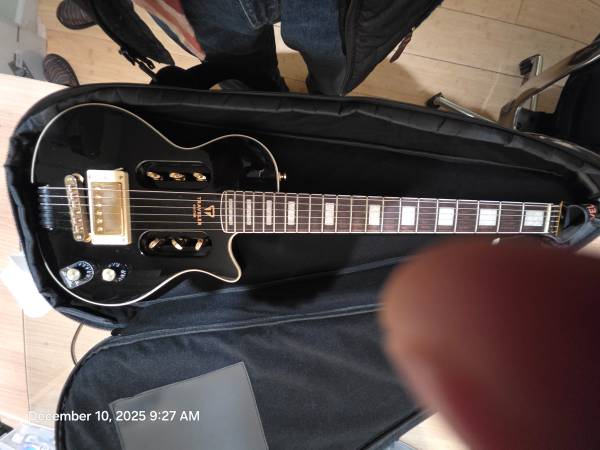 Traveler Guitar EG-1 Custom Electric Travel Guitar Gloss Black with ca 1