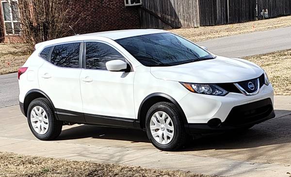 2019 Nissan Rouge Sport S 1