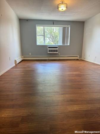 $2,595 / 2br - *SIN COMISIÓN* Amplio de 2 habitaciones incluye calefacción/agua caliente/gas/aparcamiento *AHORA* (Medford)63699333439363123