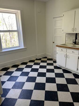 $1,375 / 1br - 1 bedroom near Lake Louise (Weaverville)64029373751937121