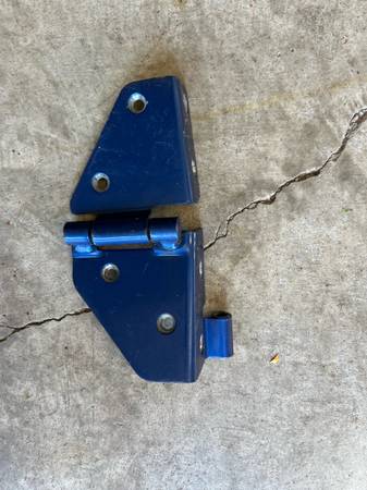 Jeep CJ / YJ windshield hinge 1