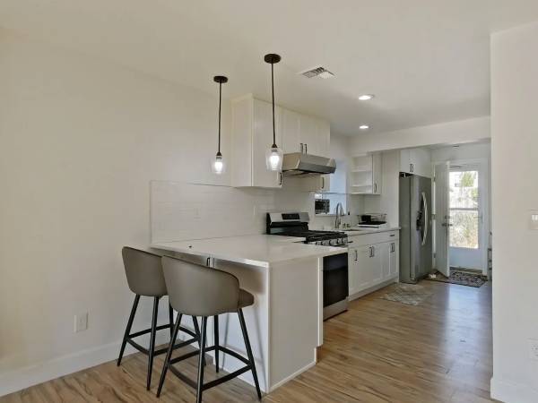 $1,650 / 2br - Beautifully maintained, move-in ready home! (Seattle, WA)63659484095491121