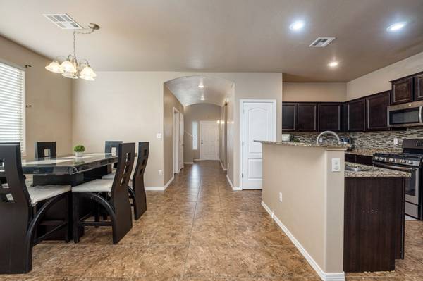 $299,000 / 4br - 2233ft2 - Stunning Corner-Lot Property Asking only $299,000 (Las Cruces)63687932055299124