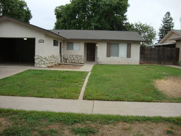 $2,000 / 3br - 1200ft2 - HOME FOR RENT-CEDAR AVE. & HERNDON (Fresno)63798509110529120