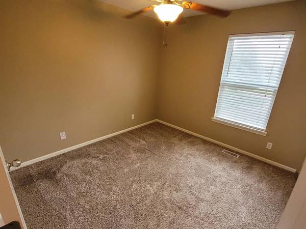 $1,750 / 3br - 1348ft2 - ✨ ¡Hogar dividido recién actualizado con amplio patio trasero! (Omaha)63681660215811120