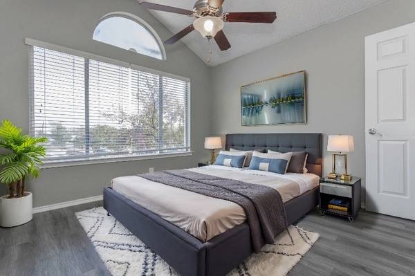 $1,280 / 2br - 925ft2 - On the Bus Line, Refrigerator, On-Site Maintenance (9707 Walnut Hl Ln, Dallas, TX)63846410952961121