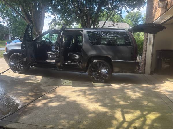2014 Cadillac Escalade ESV - $16,500 (Charlotte)63617454049281123