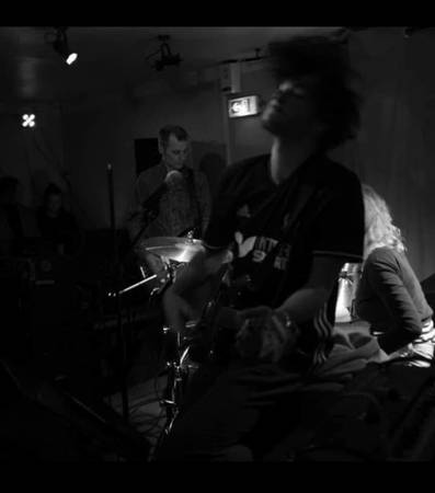 Guitarrista/cantante busca músicos para una banda de post-hardcore/slowcore (Nueva York)63809428171393120