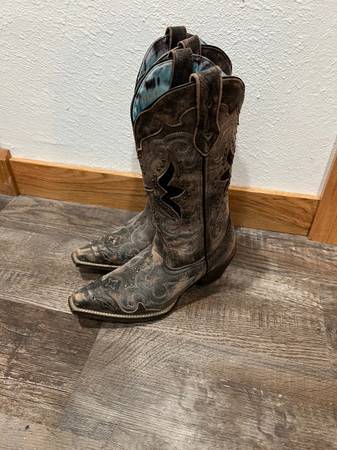 Women’s Cowboy Boots 1