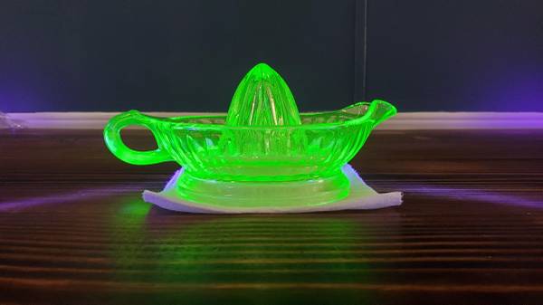 Uranium glass juicer (damaged) 1