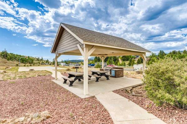 $1,450 / 2br - 918ft2 - Wood Style Flooring, Mountain Views, On-Site Management (440 Powder Run Dr, Central City, CO)63771721648897123