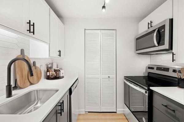 $1,424 / 1br - 598ft2 - Casa Club, Electrodomésticos de Acero Inoxidable, Área de Lavado de Autos, Balcón o Patio (Tualatin)63831252308867120
