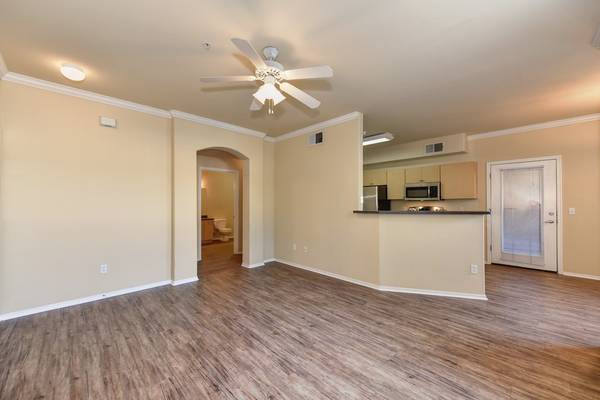 $2,182 / 2br - 1068ft2 - ¡Upscale 2x2 en Rocklin con pisos mejorados! ¡Vista a Broadstone! (Rocklin, CA)63961338478851120
