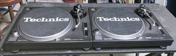 2 black Technics 1200 MK3 DJ Turntables in good working