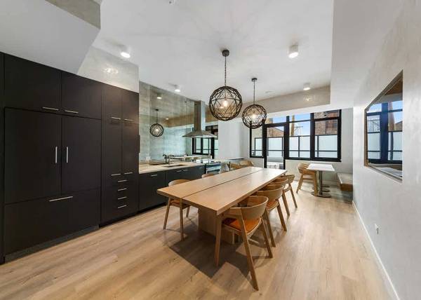 $2,338 / 1br - Terrific River North Convertible 1 Bedroom with In Unit Laundry! (River North)63918294340482124