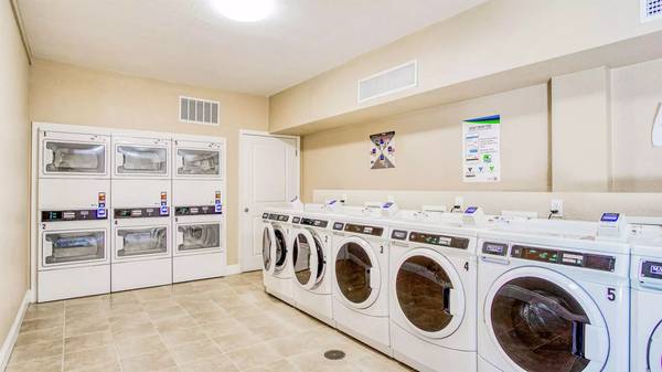 $1,514 / 2br - 790ft2 - Find your space! Cool 2 BR, 1 BA, 790 Sq Ft. (Jacksonville)64005270499587123