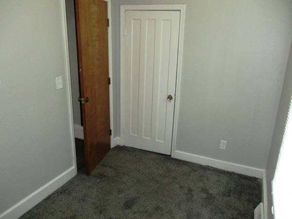 $1,095 / 2br - Cozy 2 bedroom Home (304 N Allin)63897746921731123