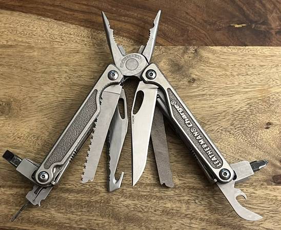 Leatherman Charge Ti Titanium 154CM Blade Multi-Tool 1