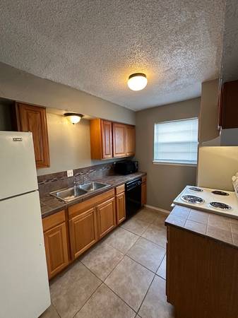 $1,025 / 2br - 1120ft2 - 11429 N May Avenue (NW OKC)63670484553601123