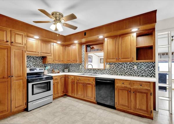 $1,250 / 3br - 1092ft2 - Well-Cared-For 3BR/2BA All-Brick Home with Sunroom & Scenic Views!64024499897474120