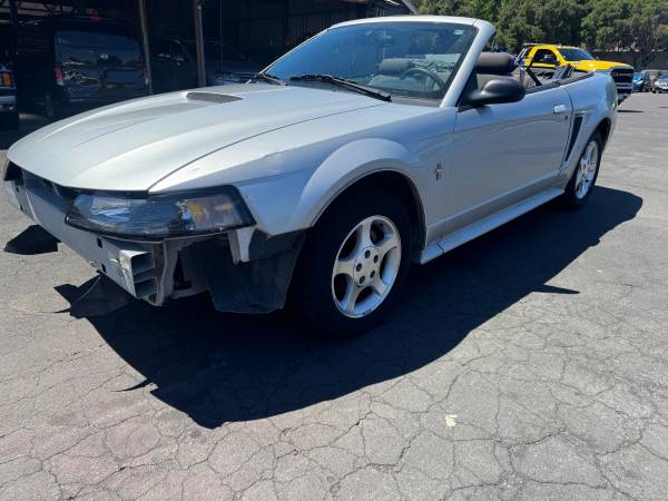 2001 FORD MUSTANG - $1,800 (novato)63654704100355123