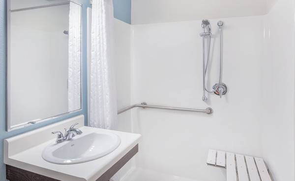 $1,319 / 1br - Tour Today, Settle In Right Away - No Lease, No Deposit Required! (380 W Lyndon B Johnson Fwy, Irving, TX)63867601663747124